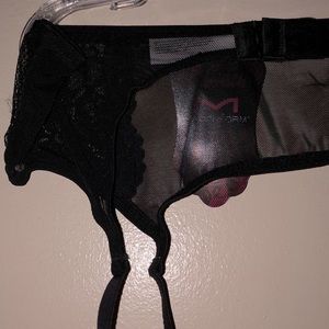 NEW Black Garter Belt  size large Maidenform